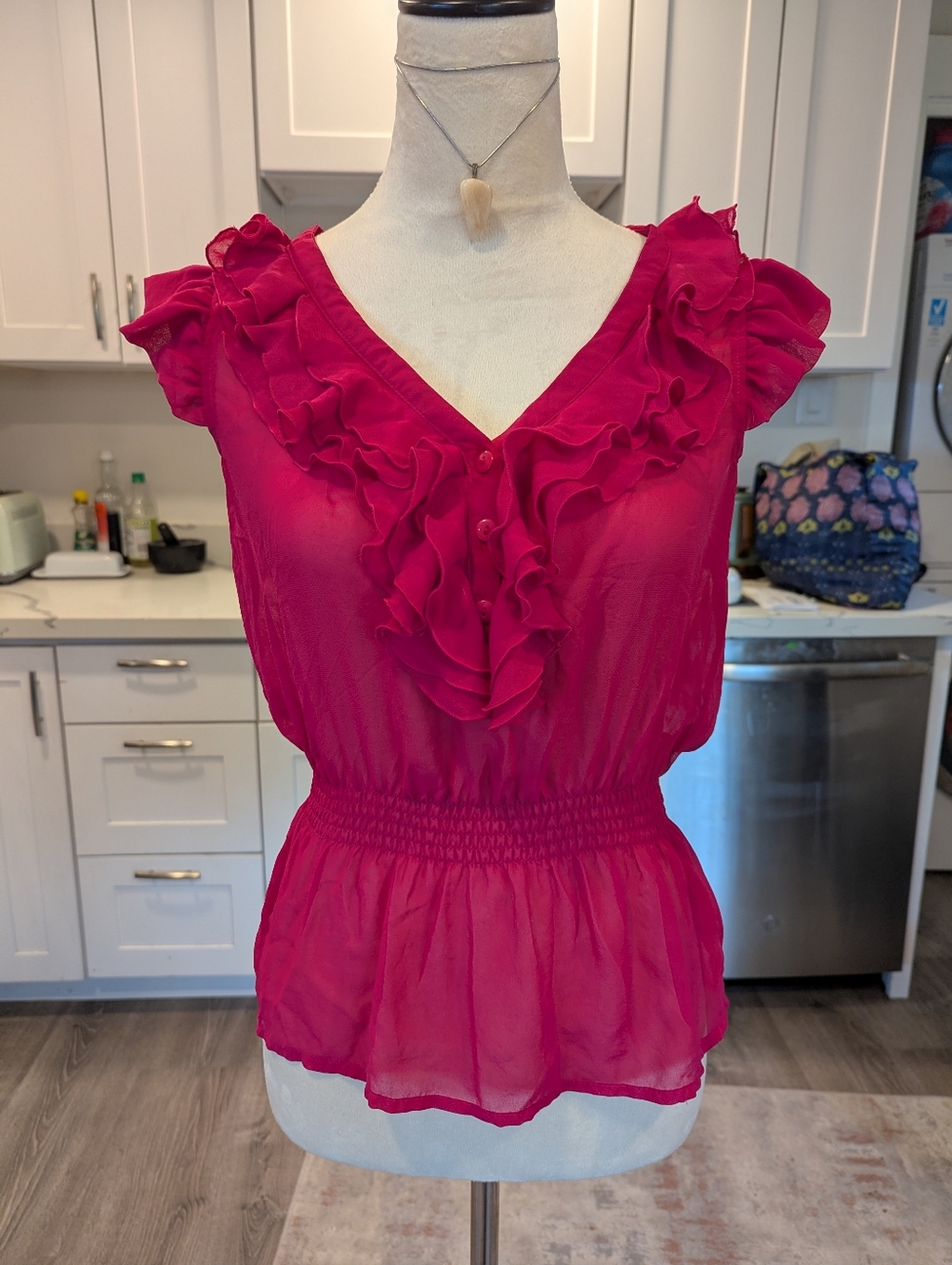 💗Vintage Y2K Sheer Forever 21 Bright Fuchsia Ruffle V-Neck Peplum Blouse Medium
